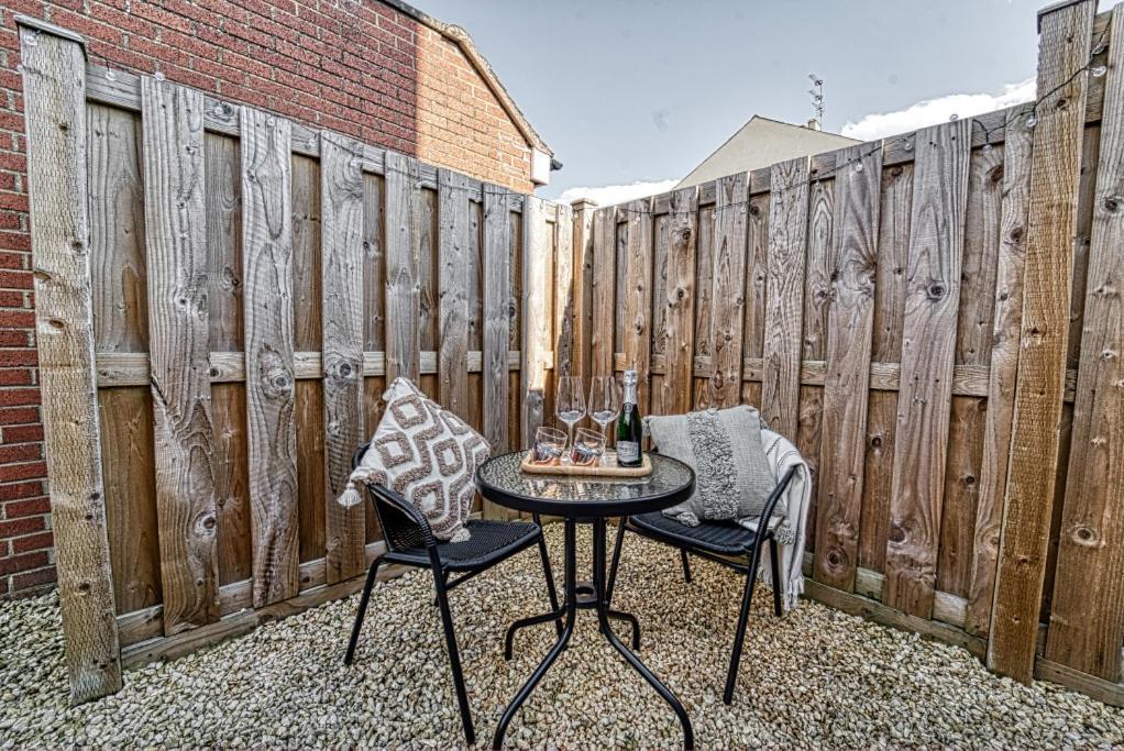 Guest Homes - Watledge House Apartment Tewkesbury Exteriör bild