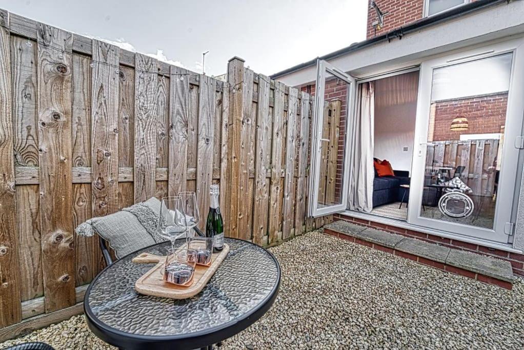 Guest Homes - Watledge House Apartment Tewkesbury Exteriör bild